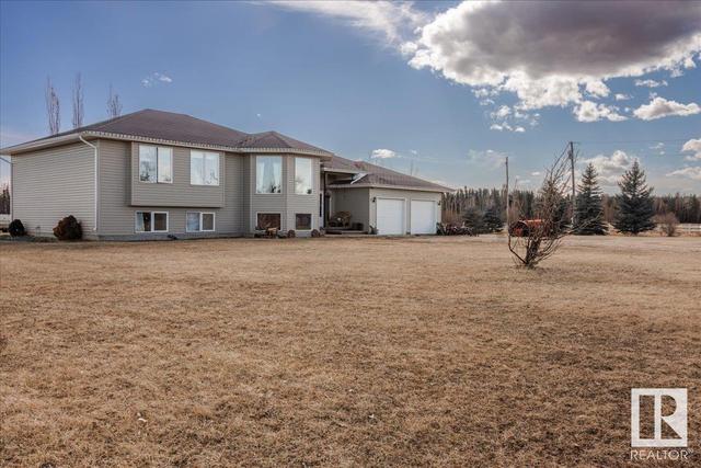 28159 Twp Rd 484, House detached with 5 bedrooms, 3 bathrooms and null parking in Leduc County AB | Image 2