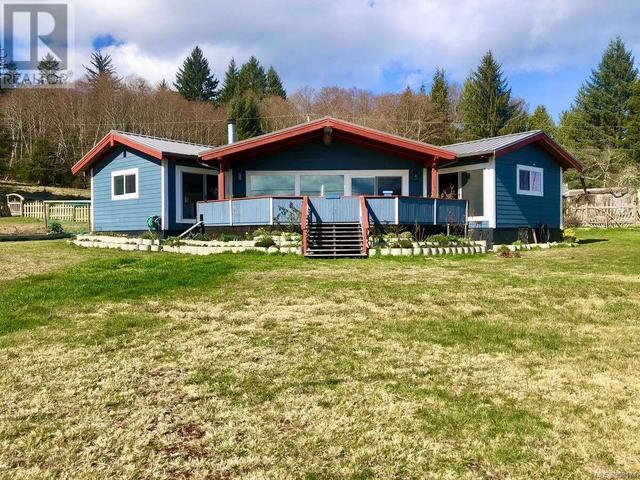 110 Hillside Rd, House detached with 2 bedrooms, 2 bathrooms and 4 parking in Mount Waddington A BC | Image 8