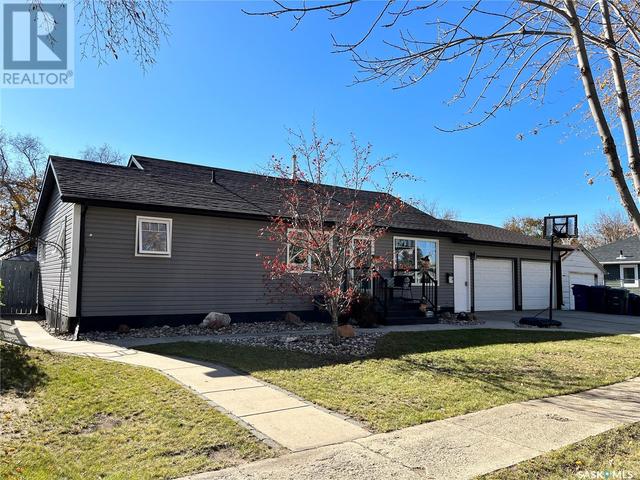 120 2nd Street E, House detached with 2 bedrooms, 2 bathrooms and null parking in Langham SK | Image 2