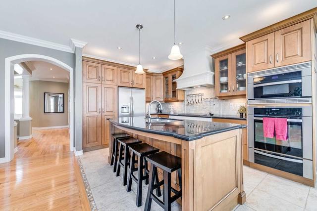 2465 North Ridge Tr, House detached with 4 bedrooms, 3 bathrooms and 4 parking in Oakville ON | Image 5
