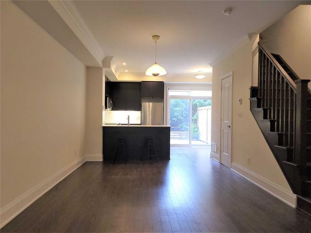 th6 - 5 Oakburn Cres, Townhouse with 3 bedrooms, 3 bathrooms and 1 parking in Toronto ON | Image 4