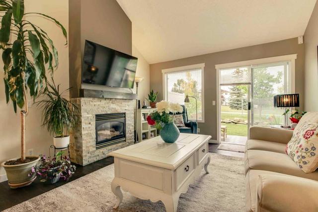 26 Somervale Park Sw, Home with 2 bedrooms, 1 bathrooms and 2 parking in Calgary AB | Image 8