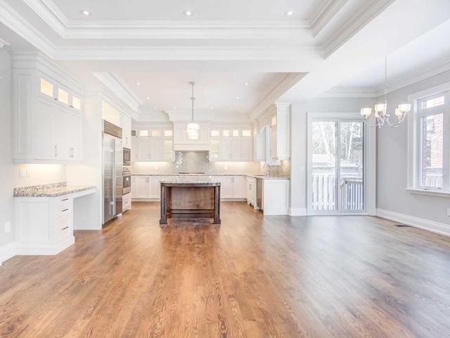 2 Geranium Crt, House detached with 5 bedrooms, 7 bathrooms and 9 parking in Toronto ON | Image 4