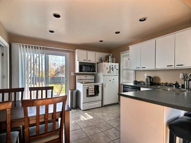 838 Lesperance Rd, House detached with 3 bedrooms, 2 bathrooms and 6 parking in Tecumseh ON | Image 4