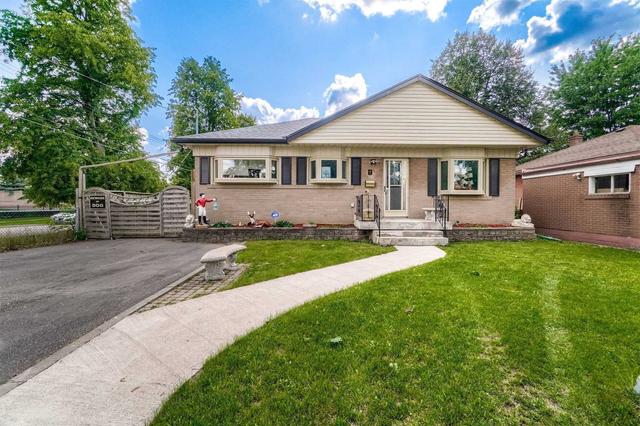 1 Glendale Ave, House detached with 3 bedrooms, 2 bathrooms and 8 parking in Brampton ON | Image 1