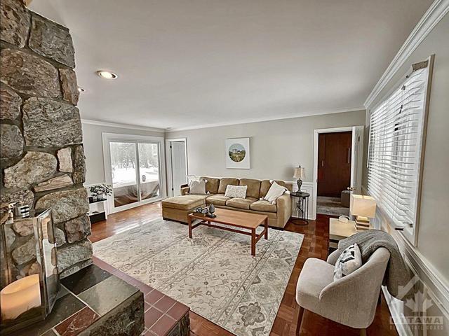 458 Roger Road, House detached with 5 bedrooms, 4 bathrooms and 8 parking in Ottawa ON | Image 3