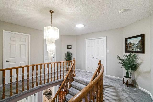 8 Iris Cres, House detached with 4 bedrooms, 3 bathrooms and 6 parking in Brampton ON | Image 16