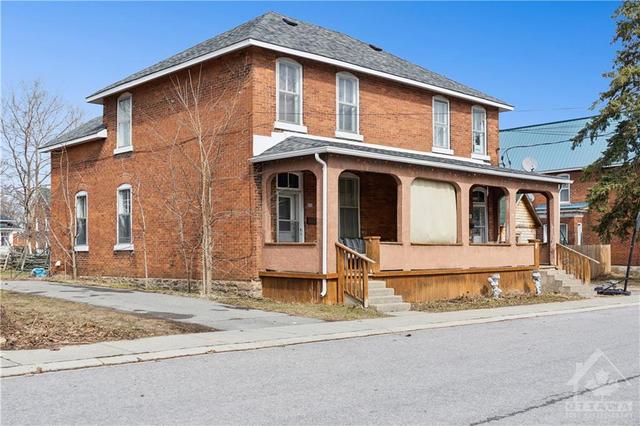 113 George Street, Home with 3 bedrooms, 1 bathrooms and 3 parking in Carleton Place ON | Image 5