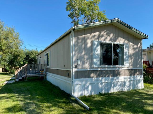 5221 48 Street, House detached with 2 bedrooms, 1 bathrooms and 6 parking in Lac Ste. Anne County AB | Image 2