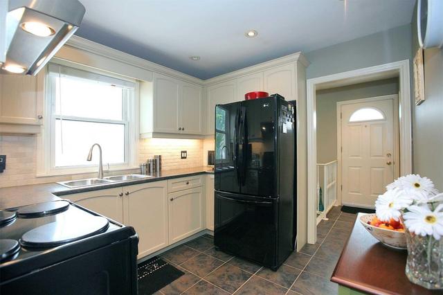21 Murray Rd, House detached with 2 bedrooms, 1 bathrooms and 6 parking in Toronto ON | Image 7
