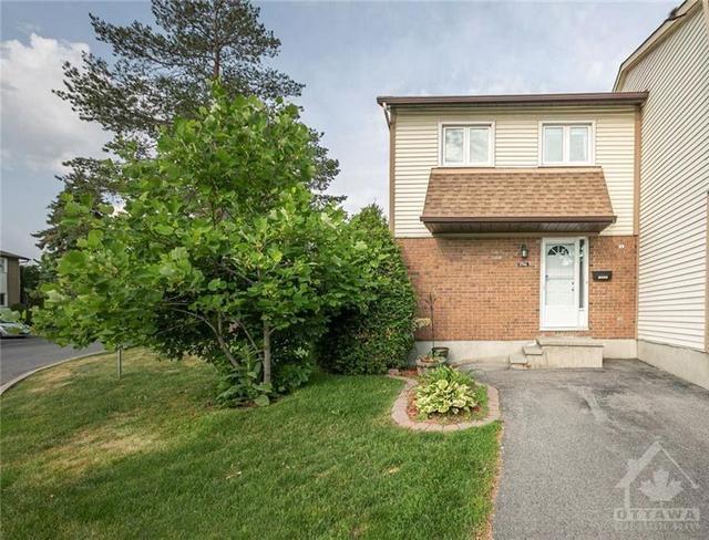a - 1774 Lamoureux Drive, Townhouse with 3 bedrooms, 2 bathrooms and 1 parking in Ottawa ON | Image 1