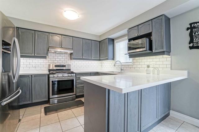 85 Viceroy Cres, House attached with 4 bedrooms, 4 bathrooms and 3 parking in Brampton ON | Image 6