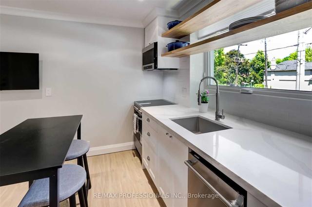 8 - 238 South Kingsway, House detached with 2 bedrooms, 1 bathrooms and 1 parking in Toronto ON | Image 22