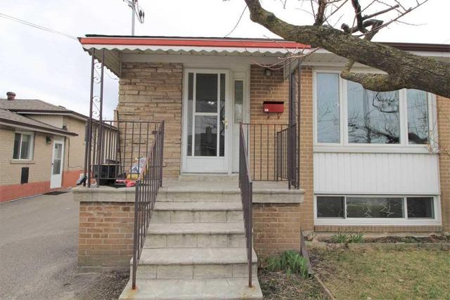 3 Goldsboro Rd, House semidetached with 3 bedrooms, 3 bathrooms and 4 parking in Toronto ON | Image 1