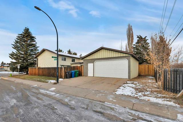 1 Hallgren Avenue, House detached with 5 bedrooms, 3 bathrooms and 4 parking in Red Deer AB | Image 48