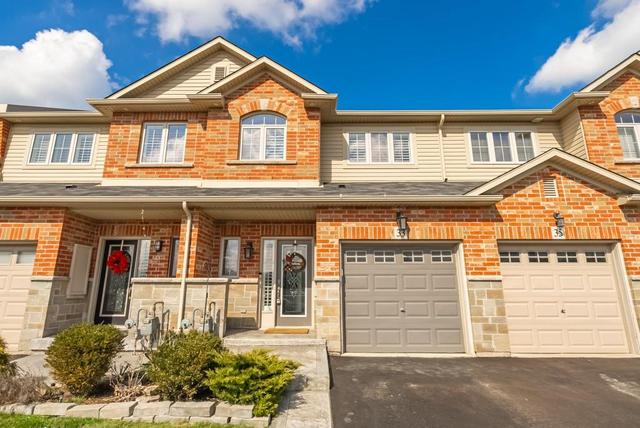 33 Redcedar Crescent, House attached with 3 bedrooms, 1 bathrooms and 1 parking in Hamilton ON | Image 2