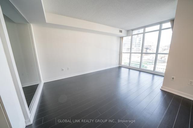 642b - 15 Iceboat Terr, Condo with 1 bedrooms, 1 bathrooms and 0 parking in Toronto ON | Image 3