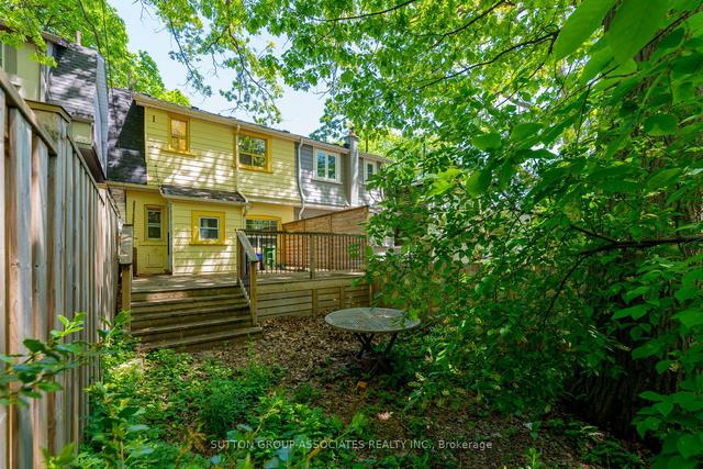 64 Kingsmount Pk Rd, House semidetached with 3 bedrooms, 1 bathrooms and 0 parking in Toronto ON | Image 8