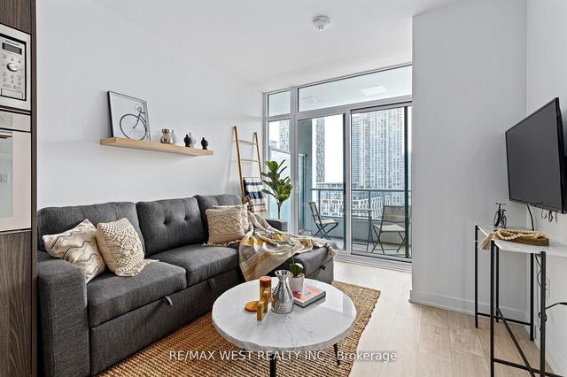 806e - 576 Front St W, Condo with 1 bedrooms, 1 bathrooms and 0 parking in Toronto ON | Image 38