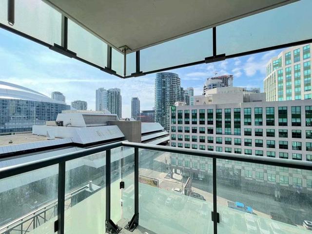 914 - 300 Front St W, Condo with 1 bedrooms, 1 bathrooms and 0 parking in Toronto ON | Image 2
