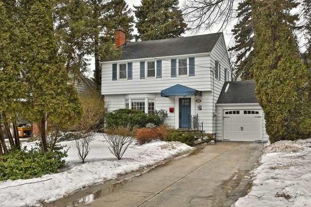 890 Forest Glen Ave, House detached with 3 bedrooms, 2 bathrooms and 3 parking in Burlington ON | Image 1