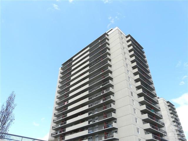 1701 - 158 Mcarthur Avenue, Condo with 2 bedrooms, 1 bathrooms and 1 parking in Ottawa ON | Image 1