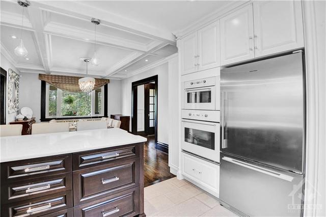 552 Queen Elizabeth Drive, House detached with 5 bedrooms, 4 bathrooms and 4 parking in Ottawa ON | Image 11