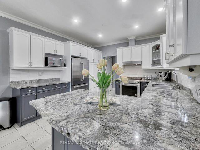 436 Gilbert Ave, House semidetached with 3 bedrooms, 4 bathrooms and 5 parking in Toronto ON | Image 4