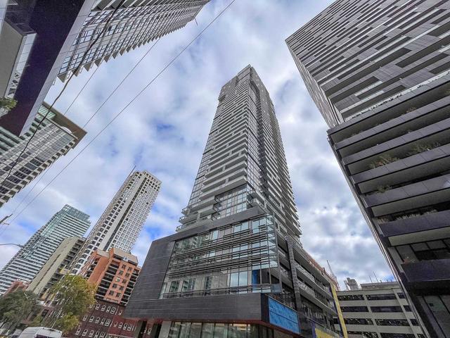 3604 - 39 Roehampton Ave, Condo with 2 bedrooms, 2 bathrooms and 0 parking in Toronto ON | Image 1