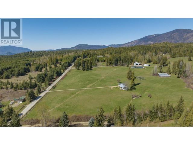6197 Line 17 Road, House detached with 3 bedrooms, 2 bathrooms and 20 parking in Columbia Shuswap F BC | Image 49