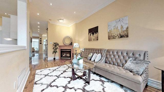 678 Bedford Park Ave, House detached with 4 bedrooms, 5 bathrooms and 4 parking in Toronto ON | Image 2