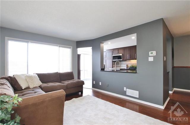 56 Landover Crescent, Townhouse with 3 bedrooms, 3 bathrooms and 2 parking in Ottawa ON | Image 7