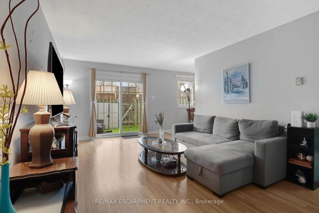 15 - 300 Traynor Ave, Townhouse with 2 bedrooms, 1 bathrooms and 1 parking in Kitchener ON | Image 3