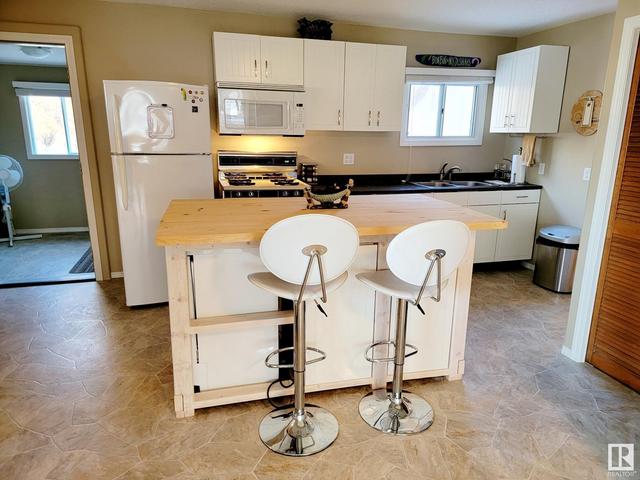 202 Oscar Wikstrom Dr, House detached with 3 bedrooms, 1 bathrooms and null parking in South View AB | Image 9