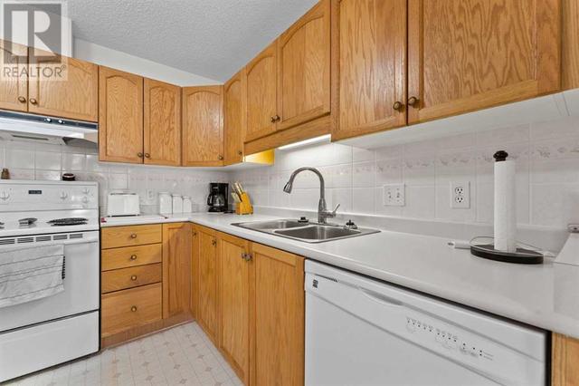 3415, - 3415 Hawksbrow Point Nw, Condo with 2 bedrooms, 1 bathrooms and 1 parking in Calgary AB | Image 7