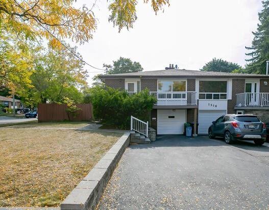 1316 Erinmore Dr, House semidetached with 3 bedrooms, 3 bathrooms and 4 parking in Mississauga ON | Image 1