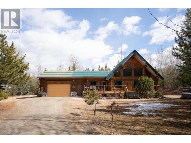 41 Manitoba Drive, House detached with 5 bedrooms, 3 bathrooms and null parking in Mackenzie BC | Image 2