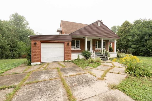 807 Alexander Rd, House detached with 2 bedrooms, 2 bathrooms and 4 parking in Hamilton ON | Image 12