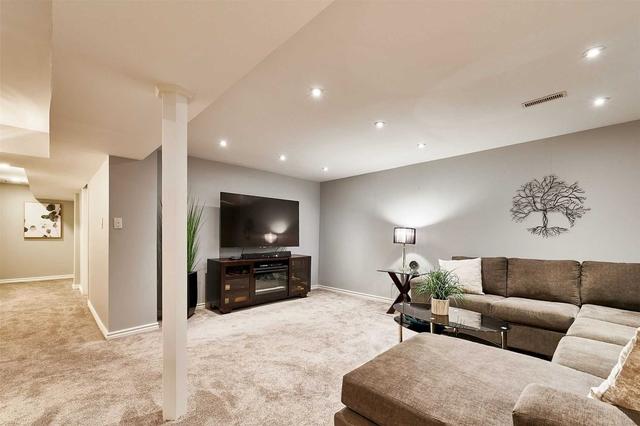 5 Daniels Cres, House detached with 3 bedrooms, 4 bathrooms and 4 parking in Ajax ON | Image 28