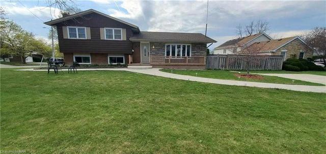 25 Marmac Dr, House detached with 3 bedrooms, 2 bathrooms and 10 parking in St. Catharines ON | Image 1