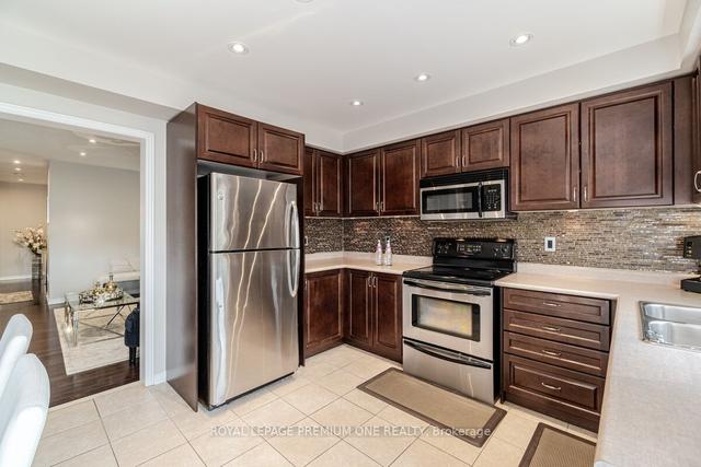 120 Keystar Crt, House attached with 3 bedrooms, 3 bathrooms and 3 parking in Vaughan ON | Image 5