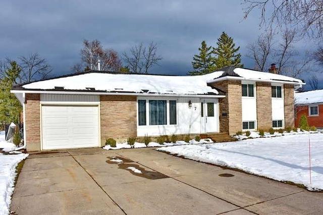 7 Bryan Dr, House detached with 3 bedrooms, 2 bathrooms and 5 parking in Collingwood ON | Card Image