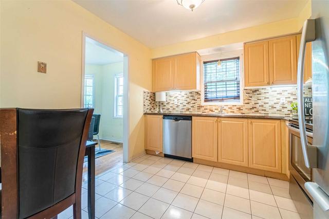2 Brisbane Crt, Townhouse with 2 bedrooms, 2 bathrooms and 2 parking in Brampton ON | Image 11