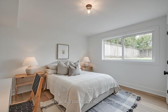 3453 Spruce Ave, House detached with 4 bedrooms, 3 bathrooms and 5 parking in Burlington ON | Image 24