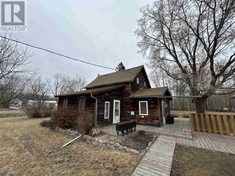 602 - 604 Government Rd, House detached with 4 bedrooms, 1 bathrooms and null parking in Rainy River ON | Card Image
