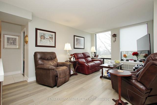 402 - 1535 Diefenbaker Crt, Condo with 3 bedrooms, 2 bathrooms and 2 parking in Pickering ON | Image 9