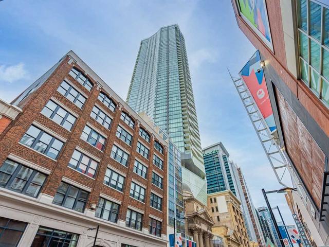 1809 - 197 Yonge St, Condo with 3 bedrooms, 2 bathrooms and 1 parking in Toronto ON | Image 11