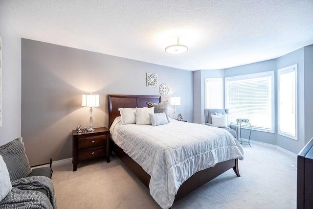 33 Northcastle Cres, House detached with 4 bedrooms, 4 bathrooms and 4 parking in Whitby ON | Image 20