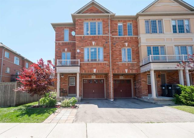 1087 Felicity Cres, House attached with 3 bedrooms, 4 bathrooms and 2 parking in Mississauga ON | Image 1
