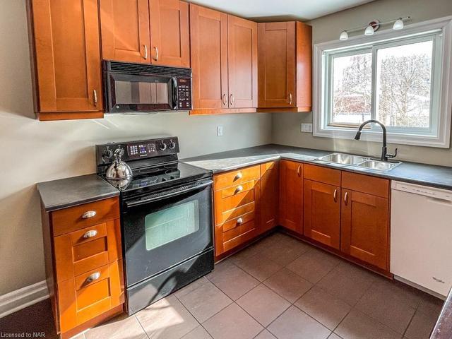 5206 Kitchener Street, House detached with 3 bedrooms, 1 bathrooms and 5 parking in Niagara Falls ON | Image 8